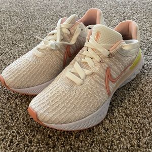 Nike React Infinity running shoes women’s size 7